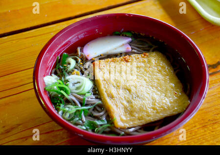 Tofu-Ramen oder Ramen mit Tofu Japan und anderen Ramen in Wakayama Kochen ist Ramen in der Kansai-Region eine Brühe her gemacht hat Stockfoto