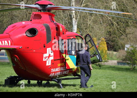 Thames Valley und Chilterns Air Ambulance Vertrauen. Eurocopter EC135 G-TVAL Stockfoto