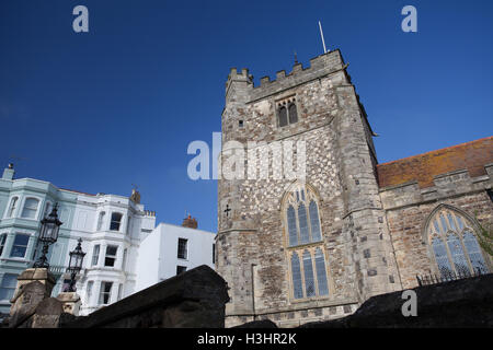 Pfarrkirche St Clement (umgebaut C15 nach der französischen Überfall von 1377) und Croft Road, Hastings, Sussex, Großbritannien Stockfoto