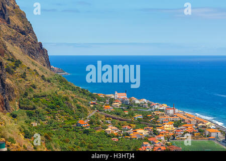 atemberaubenden Blick von der Klippe auf Madalena Do Mar, Madeira, Portugal Stockfoto