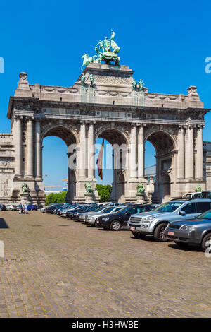 Cinquantenaire Arch (1880-1905) mit Bronze-Statue, Brüssel, Belgien Stockfoto