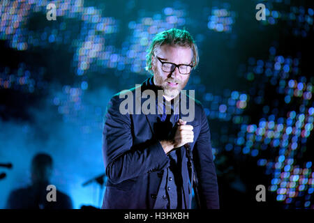 BARCELONA - 30 Mai: The National (US-amerikanische Indie-Rock-Band) in Konzert im Heineken Primavera Sound Festival 2014. Stockfoto