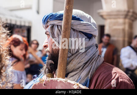 Badajoz, Spanien - 24. September 2016: Teilnehmer auf dem Almossassa Festival gekleidet als Reconquista maurische Krieger Stockfoto