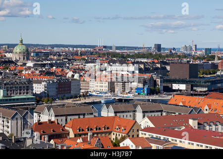 Luftbild des historischen Viertels Frederiksstad. Viele Rokokobauten werden durch moderne Gebäude versteckt. Siehe Beschreibung. Stockfoto