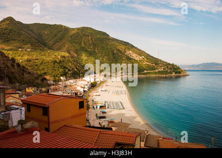 Blick auf die Meerenge von Messina gesehen aus Kalabrien Stockfoto