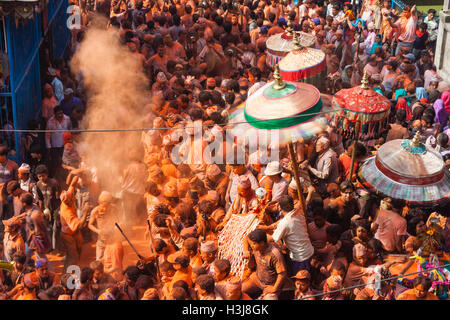 Sindoor Balkumari Jatra, ein Fest feiert man im Thimi als Teil des Bisket Jatra (Nepali New Year) von Newari Peop beobachtet Stockfoto