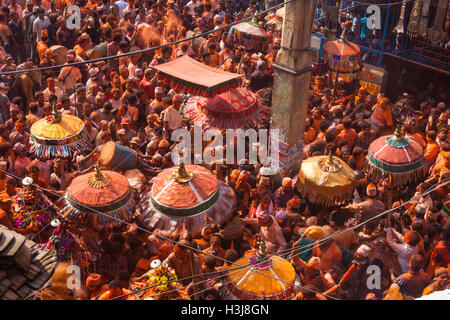 Sindoor Balkumari Jatra, ein Fest feiert man im Thimi als Teil des Bisket Jatra (Nepali New Year) von Newari Peop beobachtet Stockfoto