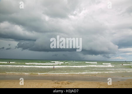 Roll Cloud von Gewitter am Strand in Corpus Christi, Texas USA Stockfoto