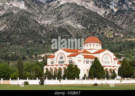 Kloster Agios Gerasimos, Kefalonia mit Berg Aenos als Kulisse. Stockfoto