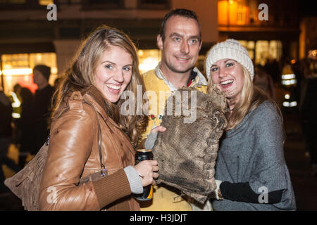 Bei schon St Mary Teer Fass rollenden Event, Devon, England, UK, Europa. Stockfoto