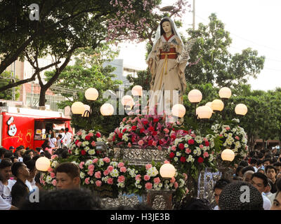 Quezon City, Philippinen. 9. Oktober 2016. Eine Nachbildung des Santa Elena de Nagazaki gehörte zu den Attraktionen der große Umzug. © Josefiel Rivera/Pacific Press/Alamy Live-Nachrichten Stockfoto