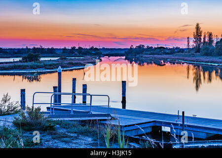 blaue Stunde auf Angeln-Haus in der Lagune in Italien Stockfoto