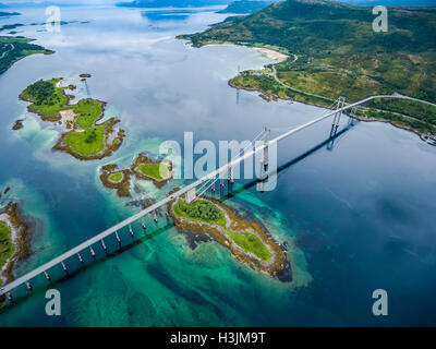 Tjeldsundbrua Brücke verbindet das Festland mit den Inseln in Norwegen Stockfoto