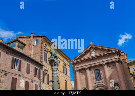 Blick auf die Chiesa di San Cristoforo in Siena, Italien Stockfoto