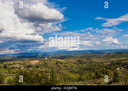 Blick auf die Chianti-Landschaft von San Gimignano Stockfoto