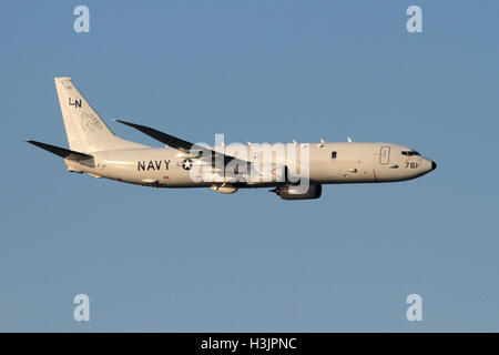 Marineflieger. Boeing P-8A Poseidon Seefernaufklärer der United States Navy während des Fluges Stockfoto