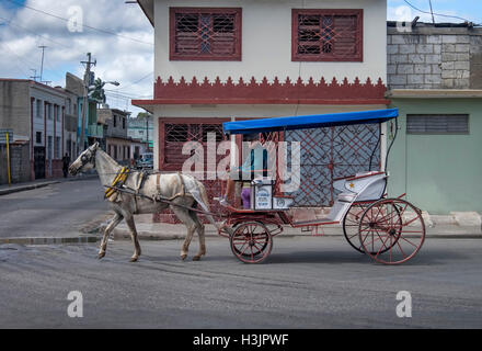 Horse-Drawn Wagen in die Stadt von Cardenas, Cardenas, Varadero, Kuba Stockfoto