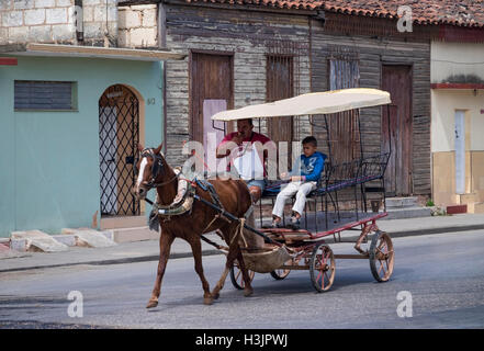 Horse-Drawn Wagen in die Stadt von Cardenas, Cardenas, Varadero, Kuba Stockfoto