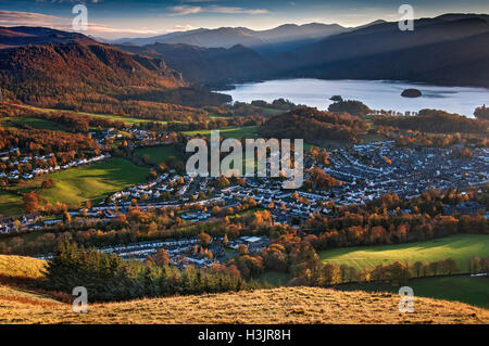 Keswick & Derwent Water im Herbst, Nationalpark Lake District, England, UK Stockfoto