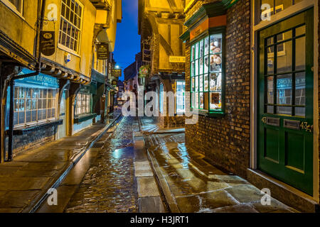 Die historischen 14. Jahrhundert Shambles bei Nacht, Stadt York, North Yorkshire, England, UK Stockfoto