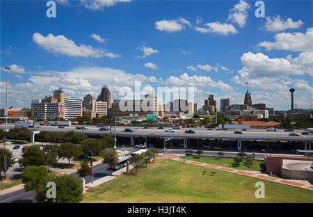 Blick auf die Innenstadt von San Antonio, Texas Skyline Blick nach Osten. Stockfoto