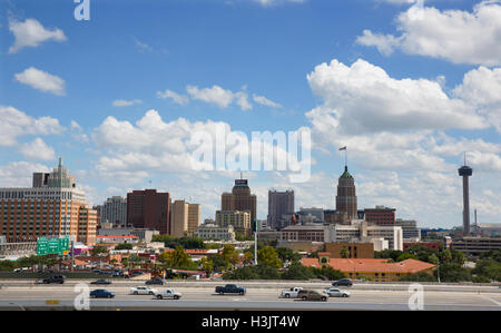 Blick auf die Innenstadt von San Antonio, Texas Skyline Blick nach Osten. Stockfoto