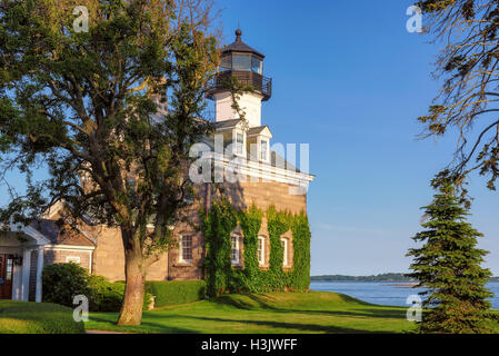 Wunderschöne Morgan Point Leuchtturm bei Sonnenuntergang, Noank, Connecticut Stockfoto