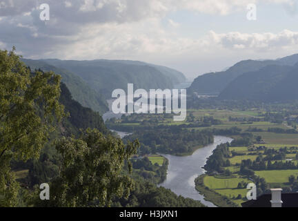 Panoramablick auf den Fluss Kvina und dem Feda Fjord in Vest-Agder Grafschaft Norwegen vom Hotel Utsikten (Aussichtspunkt) Stockfoto