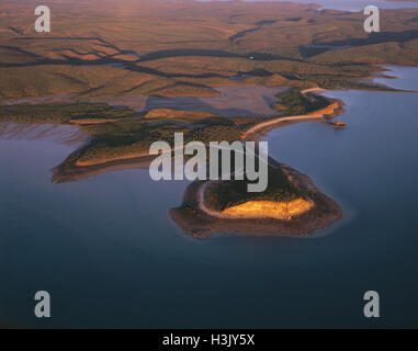 St George Basin, Luftbild mit Mangroven gesäumten Ufer; ein Salzwasser krokodil Lebensraum. Stockfoto