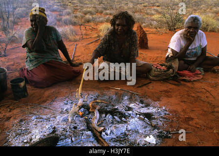 Aborigine-Frauen vom Mount Liebig, Stockfoto