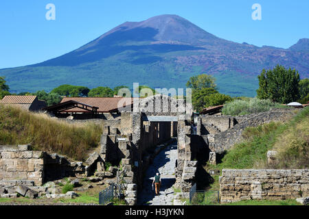 Vesuv und die römischen Ruinen, Gremien und Fresken von Pompeji, Italien. Stockfoto