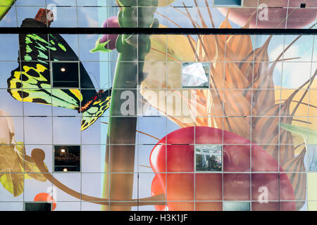 Dekorative Wand-Decke. Markthalle Rotterdam, Rotterdam, Niederlande. Architekt: MVRDV, 2014. Stockfoto