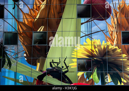 Dekorative Wand-Decke. Markthalle Rotterdam, Rotterdam, Niederlande. Architekt: MVRDV, 2014. Stockfoto