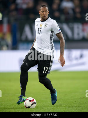 Hamburg, Deutschland. 8. Oktober 2016. Jerome Boateng in Aktion während der Fußball-Weltmeisterschaft Gruppe Bühne Qualifikation match zwischen Deutschland und der Tschechischen Republik in Hamburg, Deutschland, 8. Oktober 2016. Foto: Thomas Eisenhuth/Dpa/Alamy Live News Stockfoto