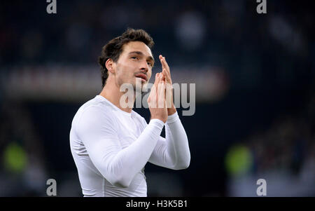 Hamburg, Deutschland. 8. Oktober 2016. Mats Hummels nach dem World Cup Qualifikation Fußball Gruppenspiel zwischen Deutschland und der Tschechischen Republik in Hamburg, Deutschland, 8. Oktober 2016. Foto: Daniel Reinhardt/Dpa/Alamy Live News Stockfoto