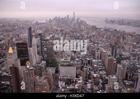 New York, USA. 29. Sep, 2016. Blick von New York bei Sonnenaufgang das Empire State Building in New York, USA, 29. September 2016. Foto: Christina Horsten/Dpa/Alamy Live News Stockfoto