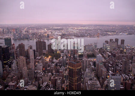 New York, USA. 29. Sep, 2016. Blick von New York bei Sonnenaufgang das Empire State Building in New York, USA, 29. September 2016. Foto: Christina Horsten/Dpa/Alamy Live News Stockfoto