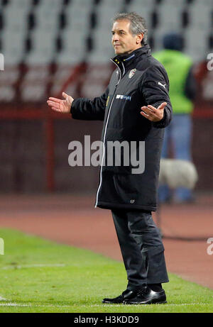 Belgrad. 9. Oktober 2016. Österreichs Cheftrainer Marcel Koller Gesten während der 2018 FIFA World Cup Europäische Zone Qualifikation zwischen Serbien und Österreich in Belgrad, Serbien, am 9. Oktober. 2016. Serbien gewann 3-2. © Predrag Milosavljevic/Xinhua/Alamy Live-Nachrichten Stockfoto