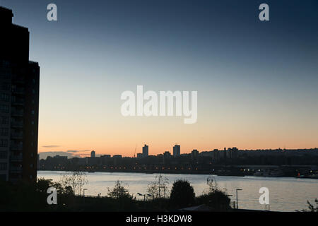 Themse, London, UK. 10. Oktober 2016. UK-Wetter: sonnig bei Sonnenaufgang morgen für vorhergesagten sonnigen Morgen in London Credit: WansfordPhoto/Alamy Live News Stockfoto