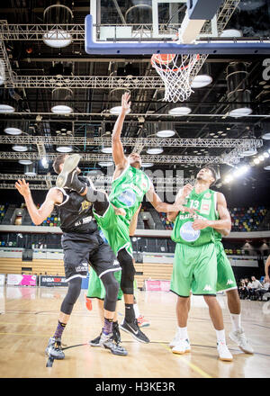 London, UK 9. Oktober 2016. London-Lions spielen Plymouth Räuber in den BBL-Pokal in der Kupfer-Box-Arena im Olympiapark, London. London-Löwen gewinnen 105-79 Copyright Carol Moir/Alamy Live News. Stockfoto