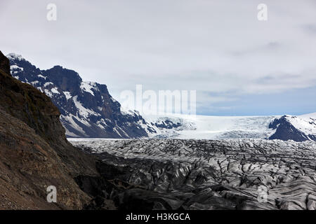 Seitenwände von Asche bedeckt Gletscher Vatnajökull-Nationalpark Skaftafell in Island Stockfoto