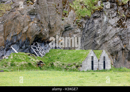 verlassene überdachte isländischen Rasen Häuser nun als ein Feld verwendet speichern Island Stockfoto