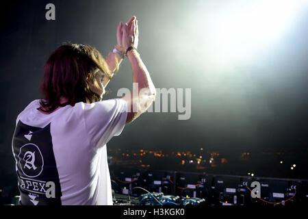 BENICASSIM, Spanien - 20 Juli: Alesso (schwedische DJ und Musikproduzent elektronischer Tanzmusik) führt bei FIB Festival. Stockfoto