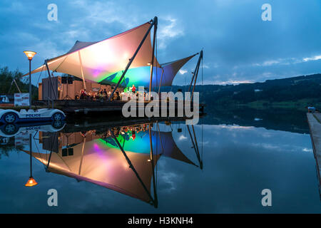 Strand-Konzert auf der Seebühne am großen Alpsee bei Bühl, Immenstadt Im Allgäu, Oberallgäu, Bayern, Deutschland Stockfoto