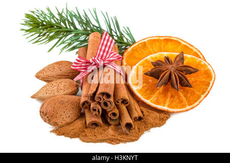 Traditionelle Winter Weihnachten isoliert auf weiss Gewürze Stockfoto