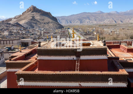 Erhöhte Ansicht des alten Gyangtse Dorfes, Tibet, China. Stockfoto