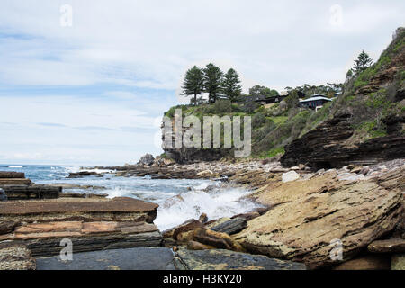 Private Häuser mit Blick auf Sydneys Avalon Beach Australien. Stockfoto