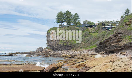 Private Häuser mit Blick auf Sydneys Avalon Beach Australien. Stockfoto