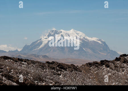 Nevado Illimani, 6442m, ein Anden-Gipfel in der Cordillera Real außerhalb La Paz, Bolivien Stockfoto