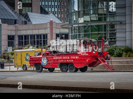 Boston Duck Tours betreibt in der Stadt mit dem zweiten Weltkrieg amphibischen DUKW Stockfoto